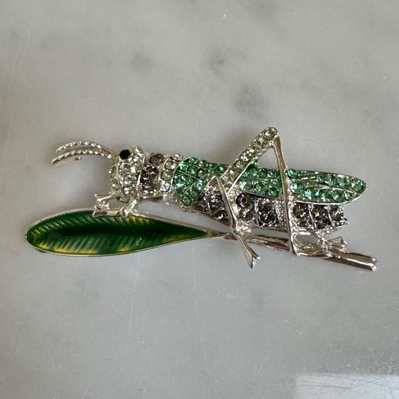 Napier Grasshopper Pin Brooch Enamel Leaf Silver-Tone Metal Green Rhinestones - Picture 1 of 10